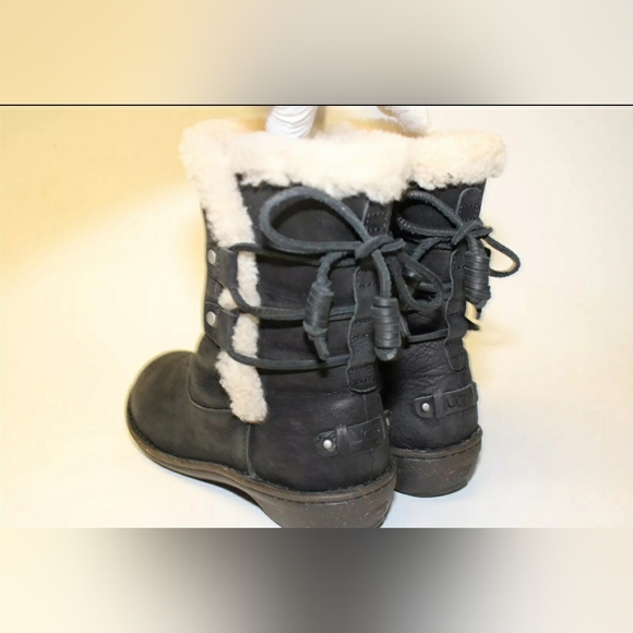 NEW UGG Akadia Womens Size 8 39 Black Leather Shearling Back Lace Up Boots 10077 - Picture 7 of 10